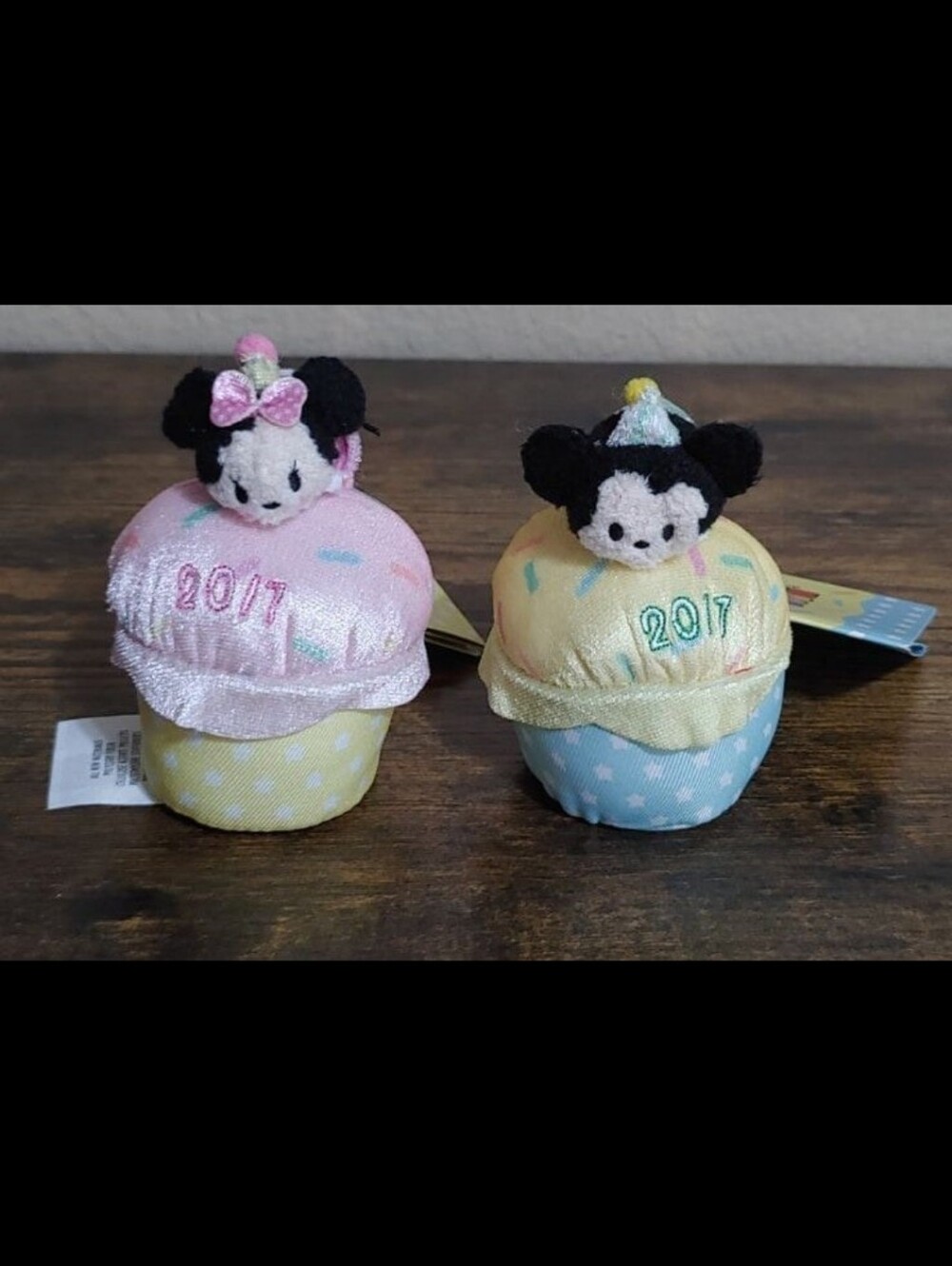 Disney Store Mickey & Minnie Mouse 2017 Tsum Tsum Scented Cupcake Mini Plushes
